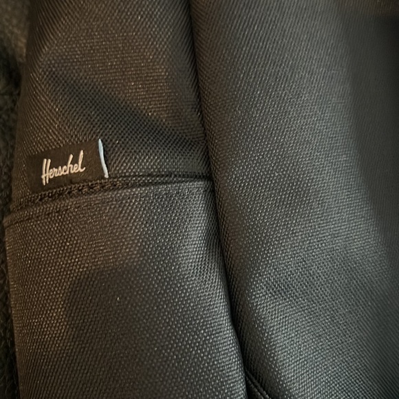 Herschel Classic XL Backpack | Calypso Coral Gradient | School Laptop Bag Travel - Picture 4 of 6